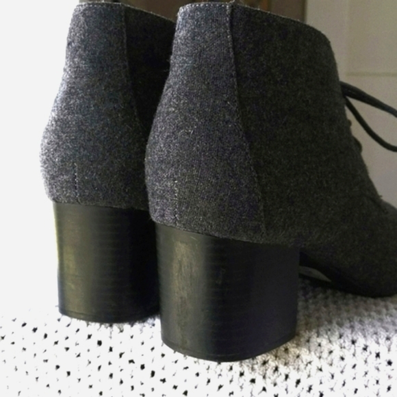 Grey Felt/ Flannel Side Zip and Lace Up Ankle Booties by Catherine Sz 9W - Picture 5 of 8